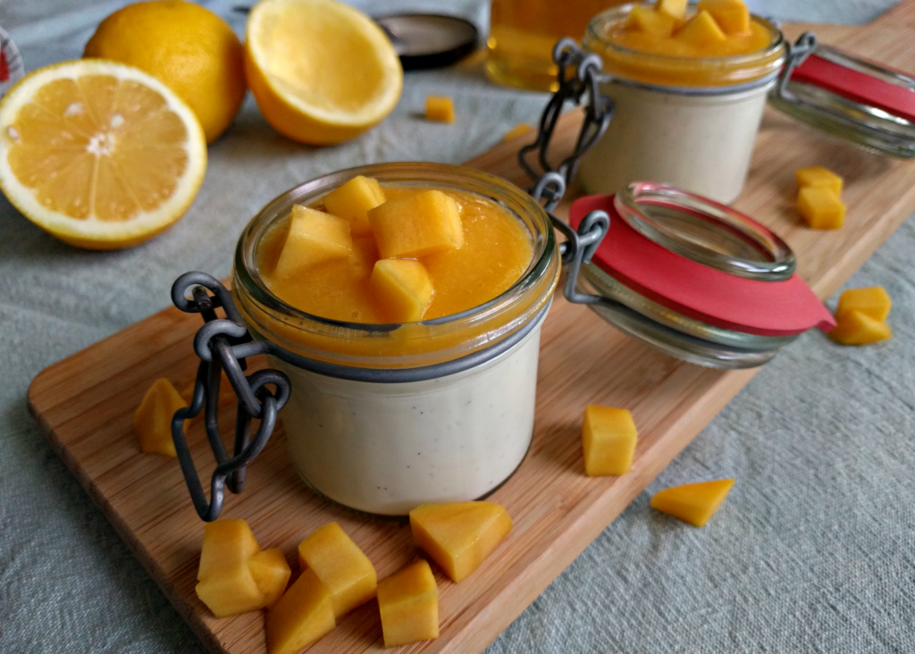 Yoghurt panna cotta met mangocoulis Recepten van de Polle